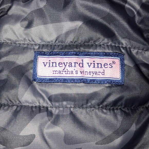 *Sold*Vineyard Vines Mountain Weekend Vest - Picture 5 of 5